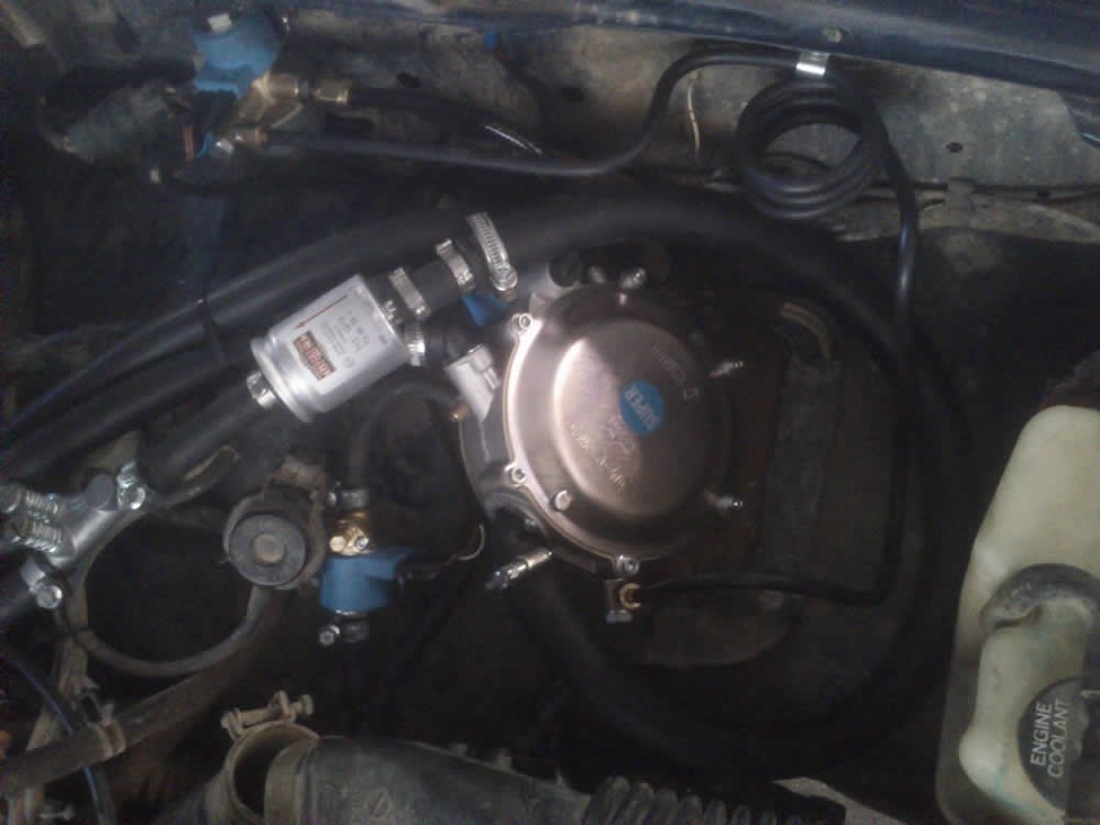 ygraeriokinhsh-Toyota-Hilux (5)